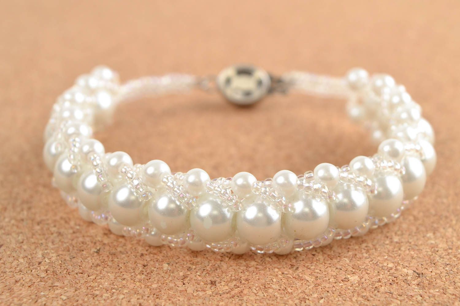 Bracelet en perles de rocaille Bijou fait main blanc Accessoire femme original photo 1
