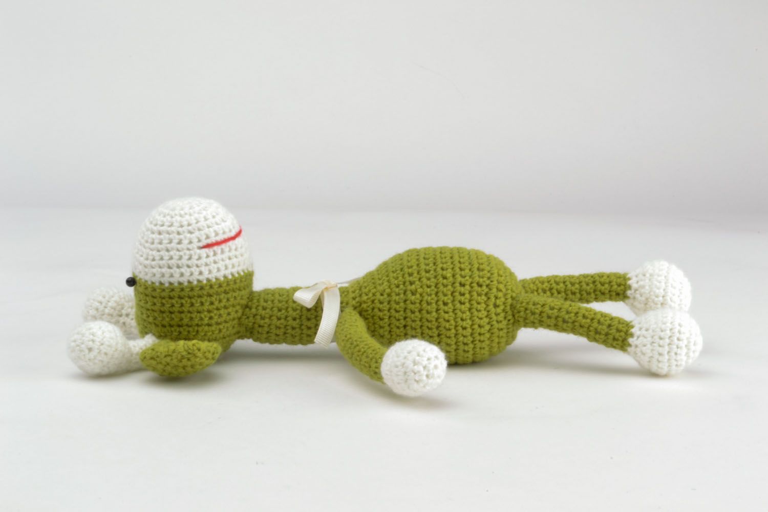 Brinquedo tricotado com gancho Girafa verde foto 2