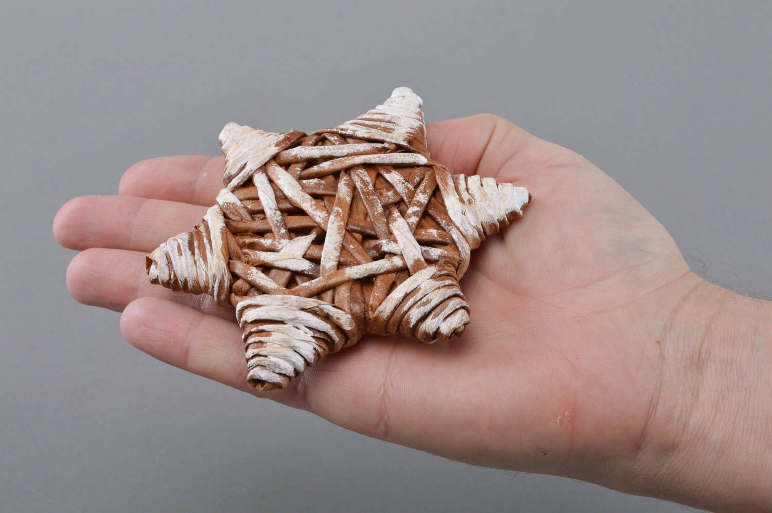 Estrella decorativa de tubitos de papel hecha a mano con seis puntas original  foto 5