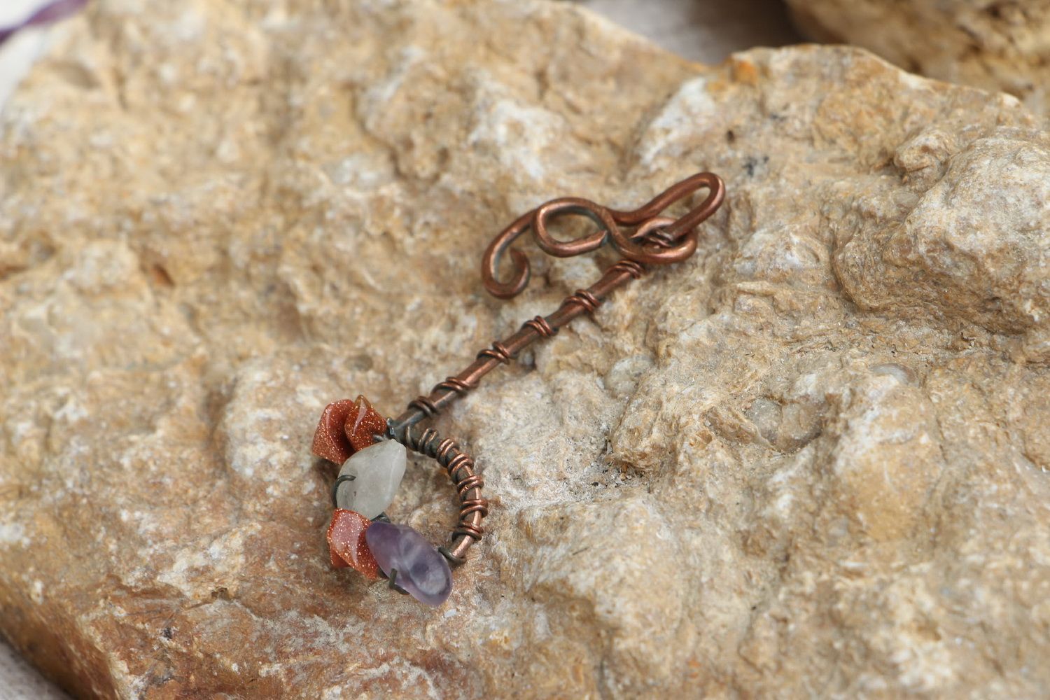 Collier pendentif fait main du cuivre et pierres naturelles 'Note' photo 2