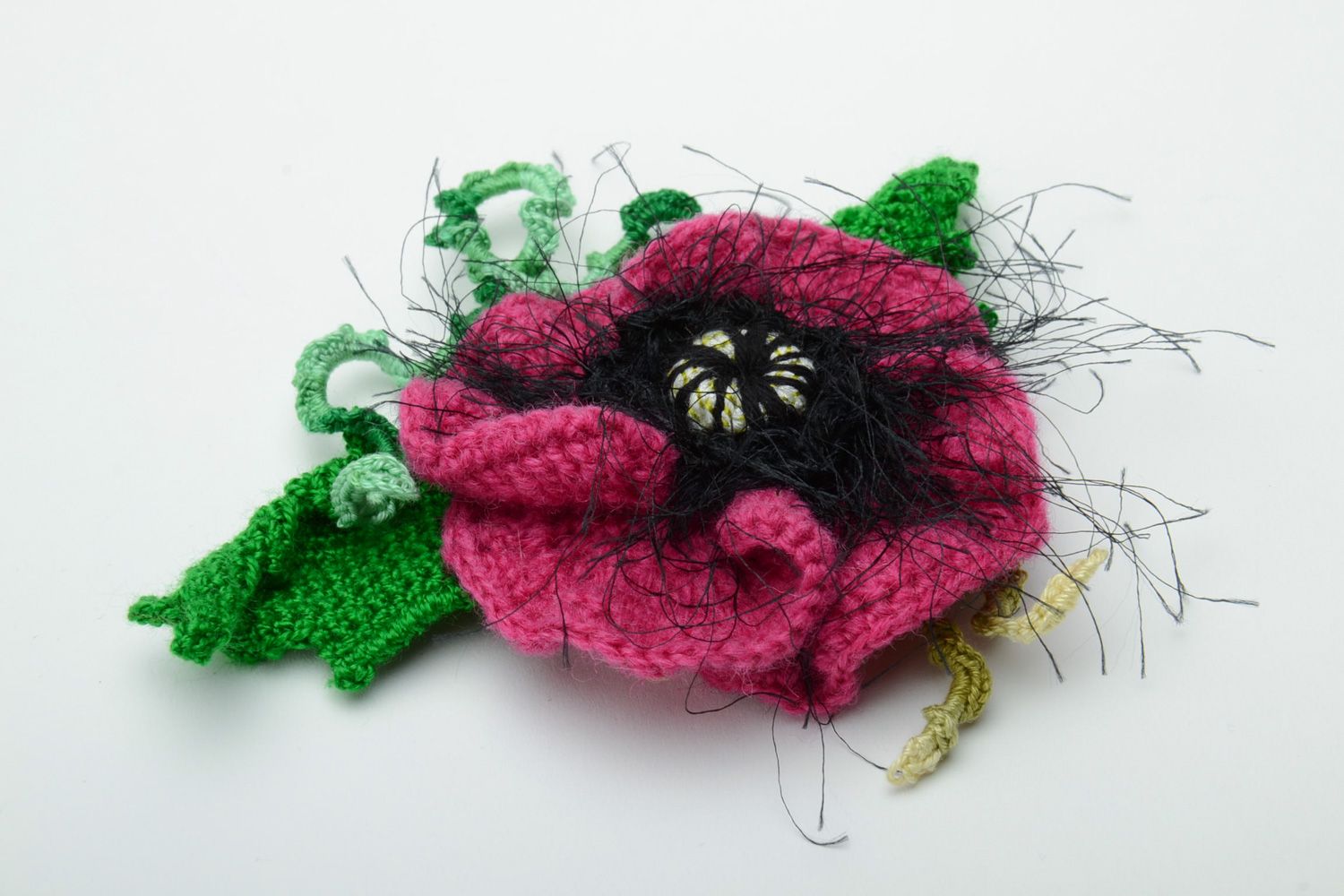 Broche tejido a ganchillo con forma de flor Amapola de color lila  foto 5