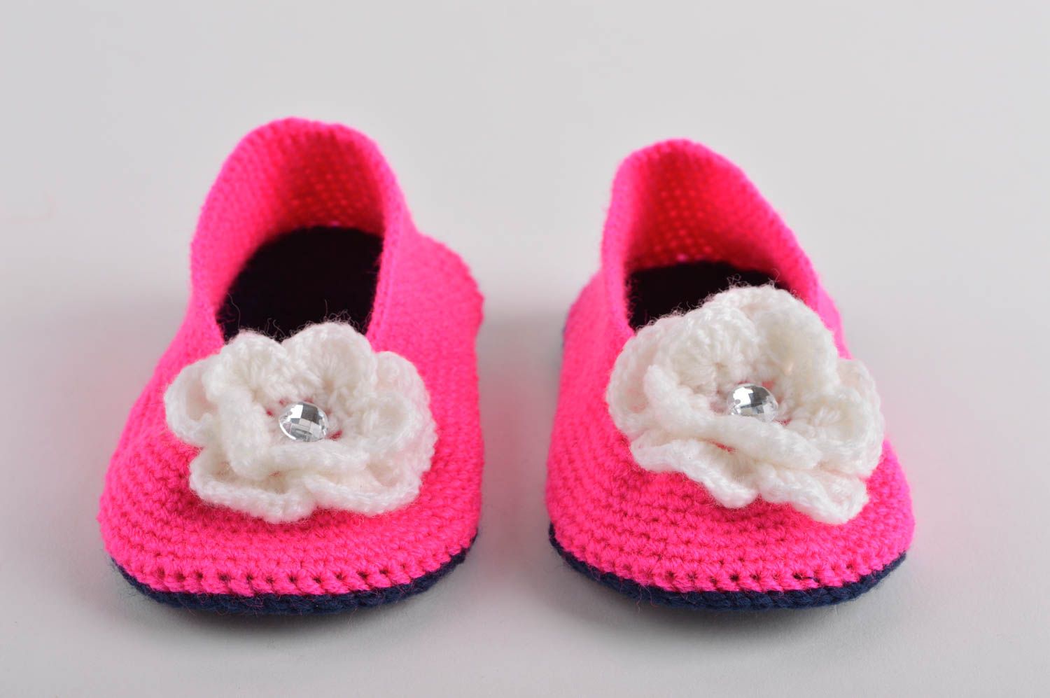 Handmade crocheted pink slippers unusual warm footwear home slippers for kids photo 3