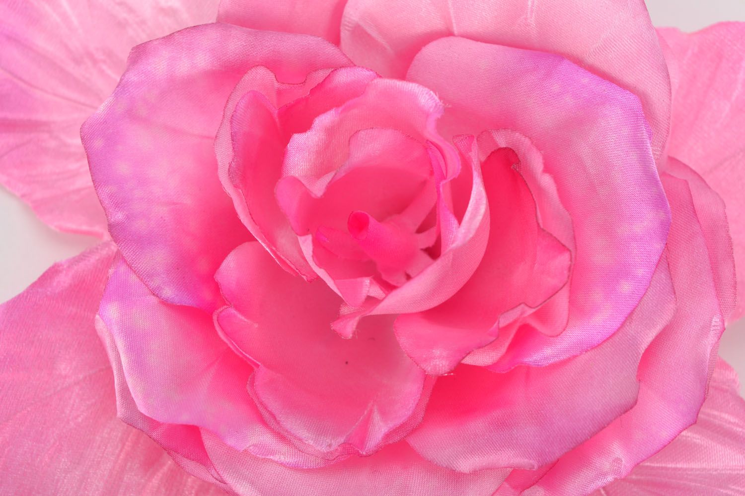 Broche en tissu en forme de fleur rose photo 3