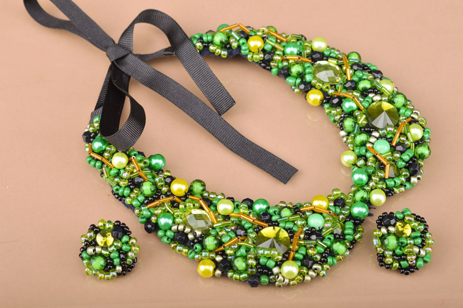 Set of handmade green bead embroidered jewelry set earrings and collar necklace photo 1