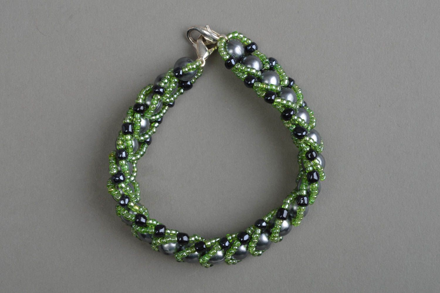 Bracelet en perles fantaisie et perles de rocaille fait main gris vert photo 2