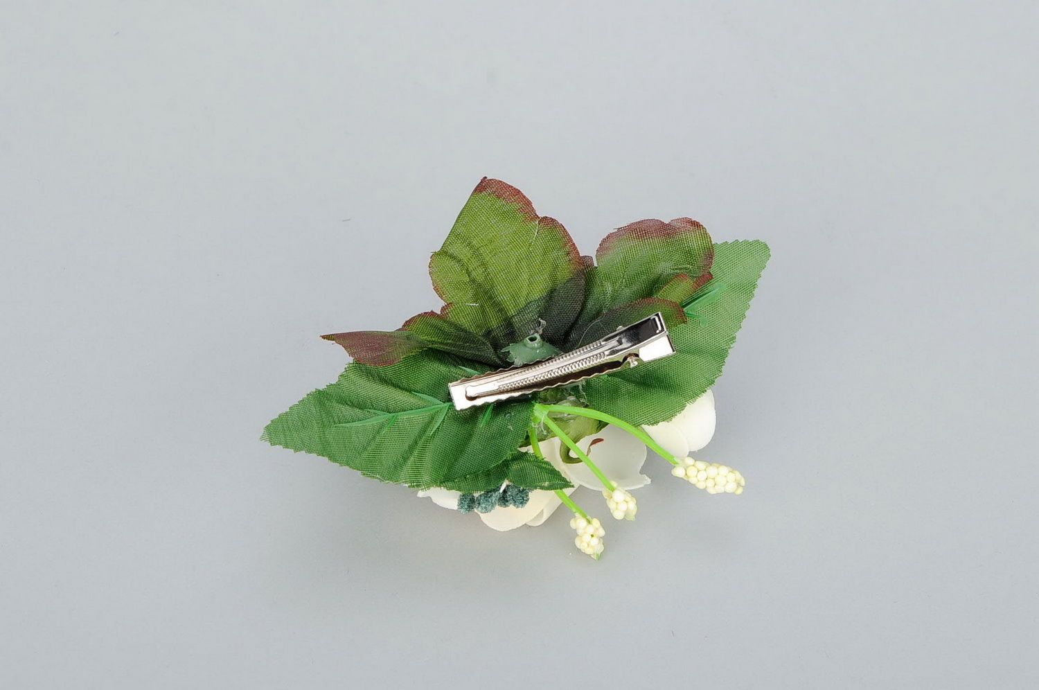 Hair clip with artificial flowers photo 4