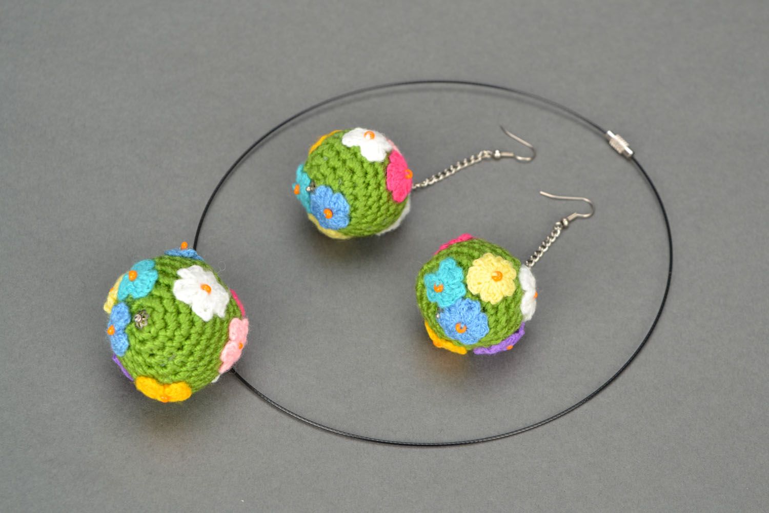 Set of crocheted jewelry photo 1