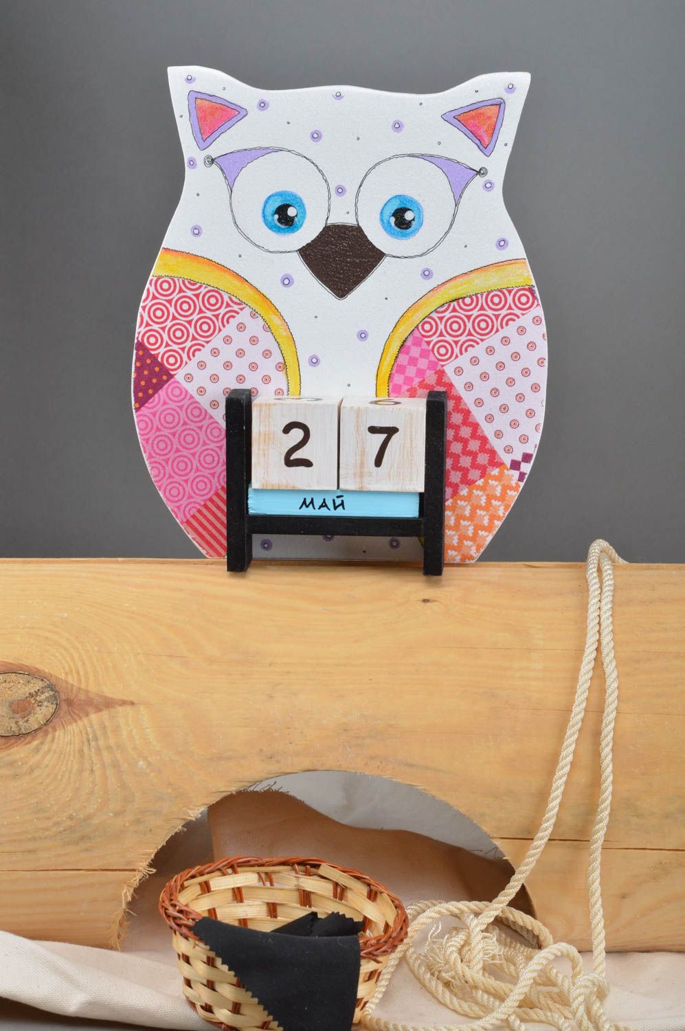 Bunter kleiner Holz Tischkalender Eule für Kinder künstlerische Handarbeit foto 1