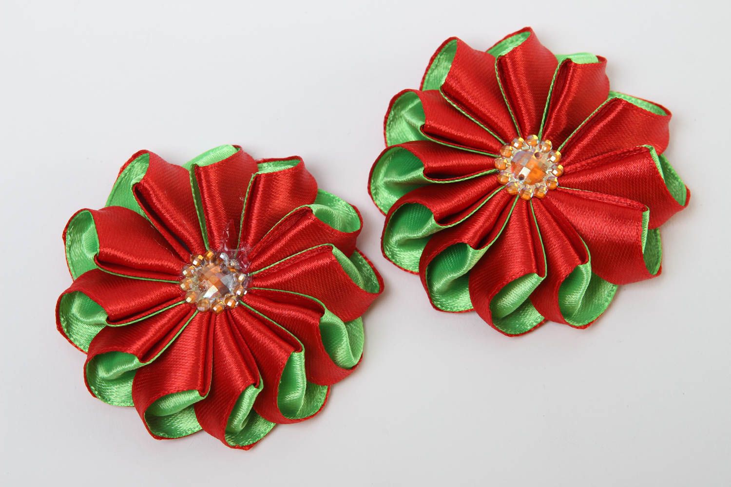 Componentes de bisutería hechos a mano regalo original flores de cintas rojas foto 2