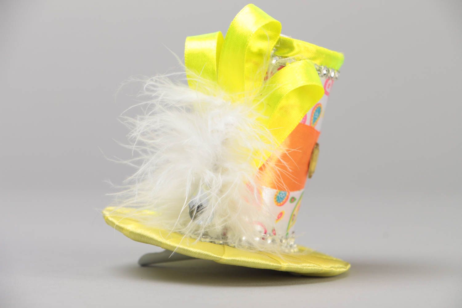 Handmade decorative hair clip with small yellow top hat with beads and feathers photo 2