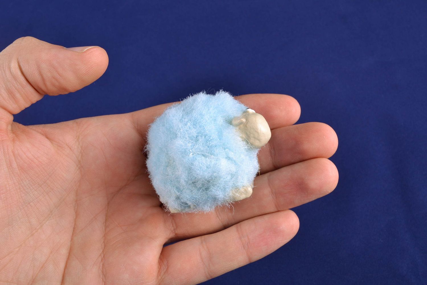 Figurine en papier mâché Mouton bleu faite main photo 2