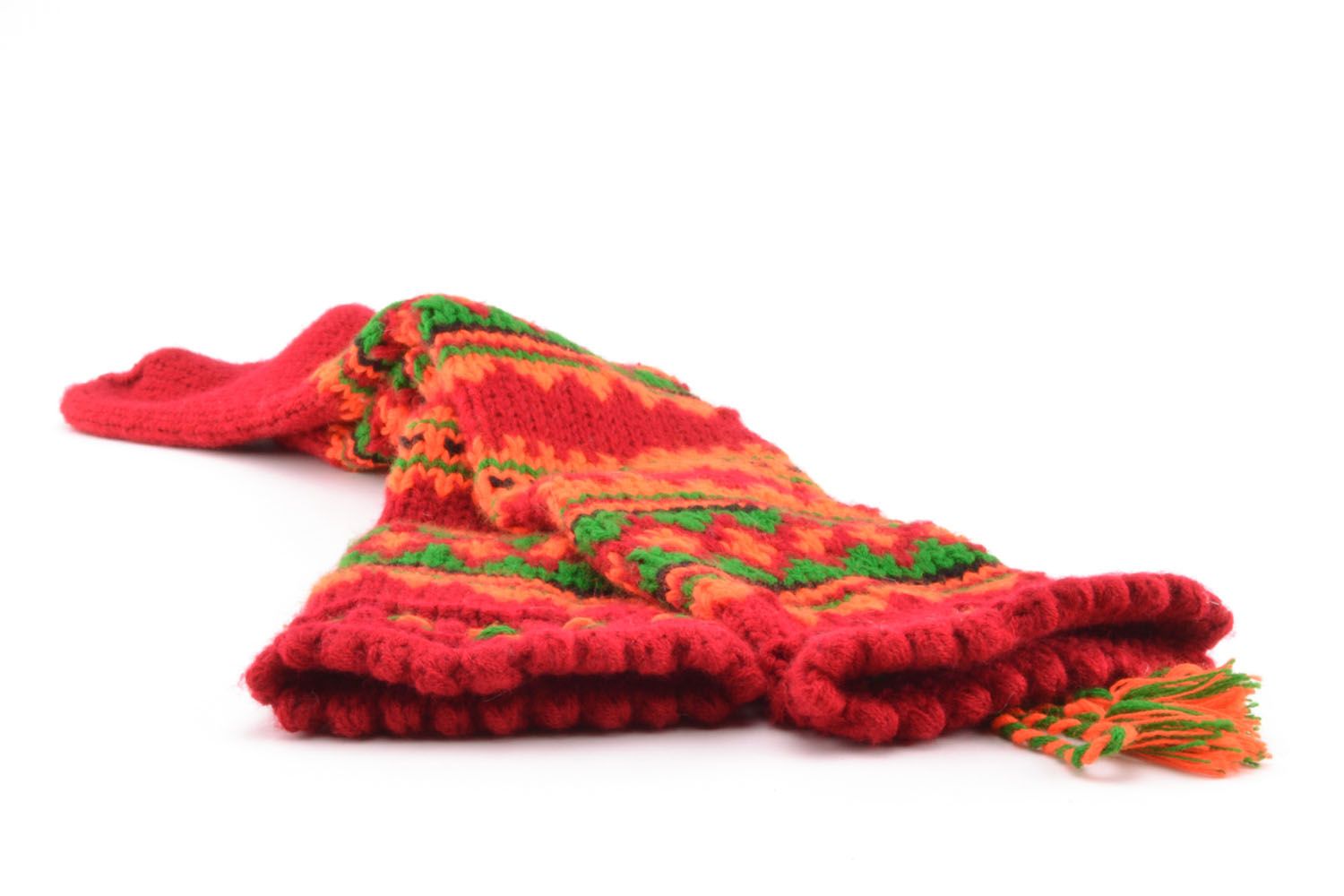 Rote selbstgestrickte Socken aus Wolle mit Ornament  foto 4