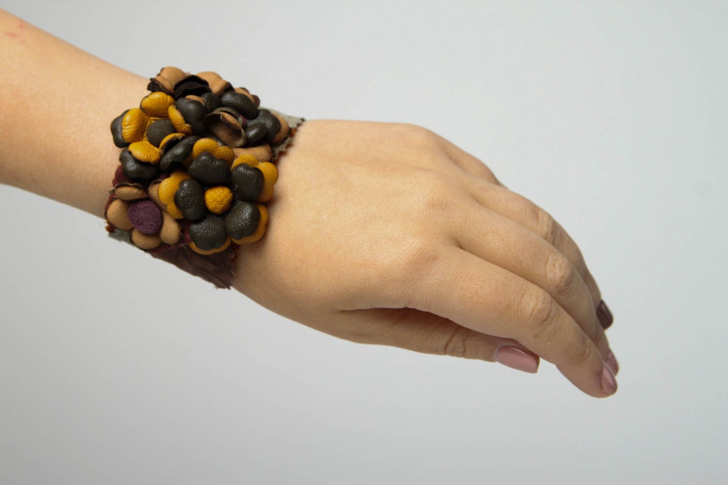 Handmade Armband textil Schmuck mit Blumen Accessoire für Frauen breit  foto 2