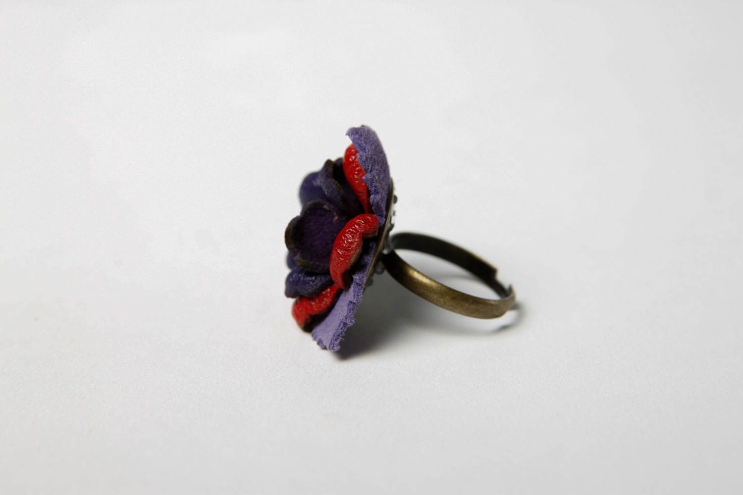 Кольцо из кожи кольцо ручной работы цветочное украшение из кожи женское фото 4