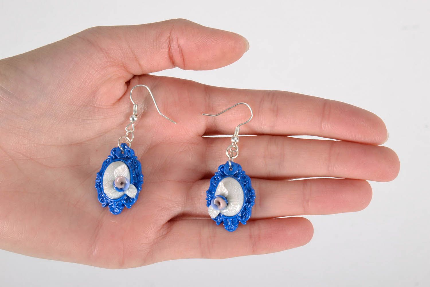 Boucles d'oreilles faites main d'argile polymère couleur bleu photo 5