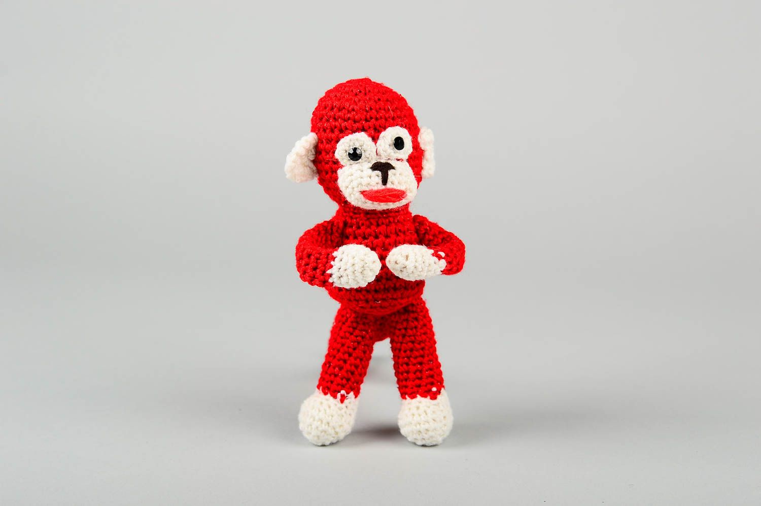 Jouet singe rouge fait main Figurine animal en coton au crochet Déco chambre photo 1