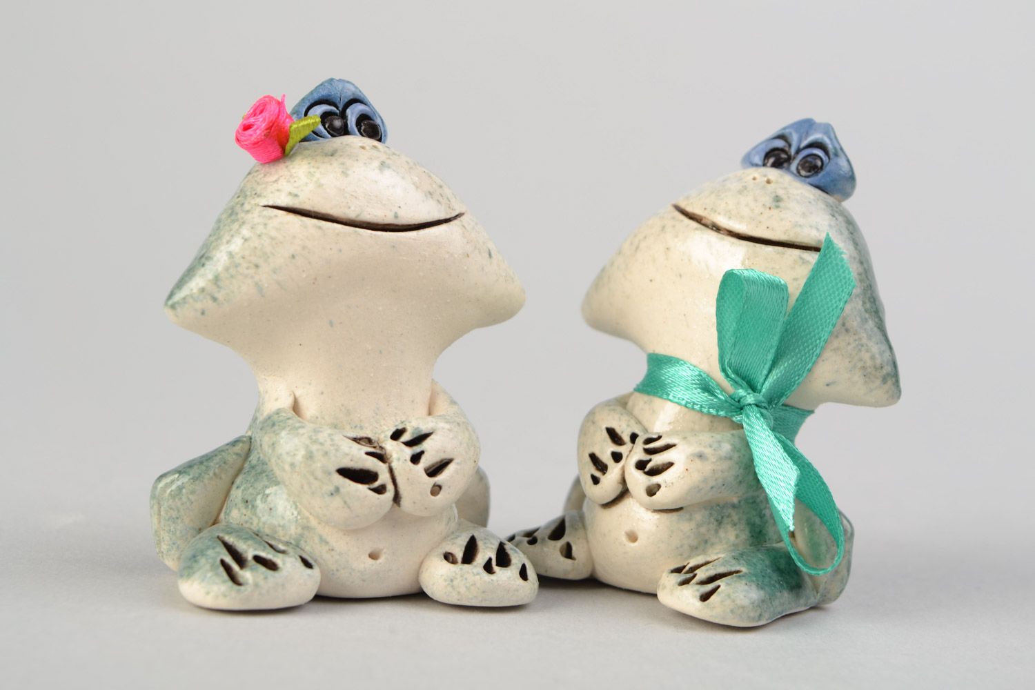 Handmade decorative ceramic painted figurines set of 2 pieces cute frogs home decor photo 4