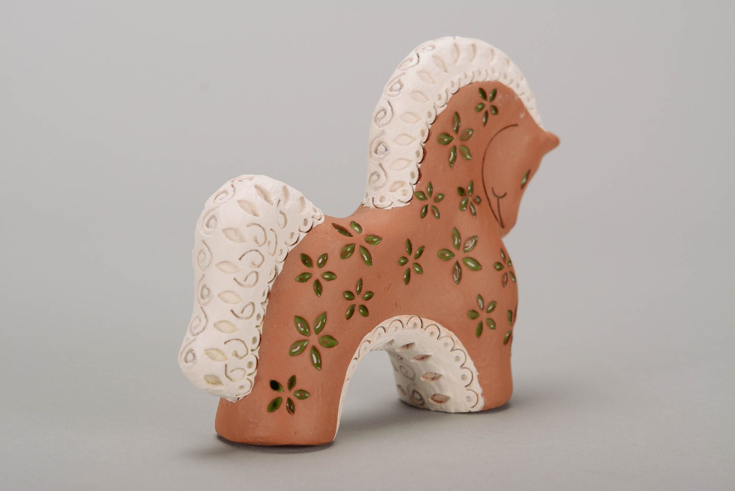 Ceramic horse with green-yellow flowers pattern photo 3