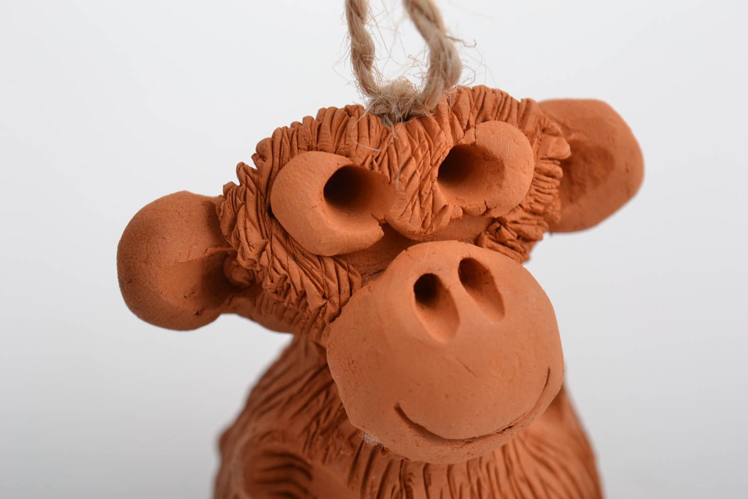 Campanello d'autore in ceramica fatto a mano a forma della scimmia carina
 foto 2