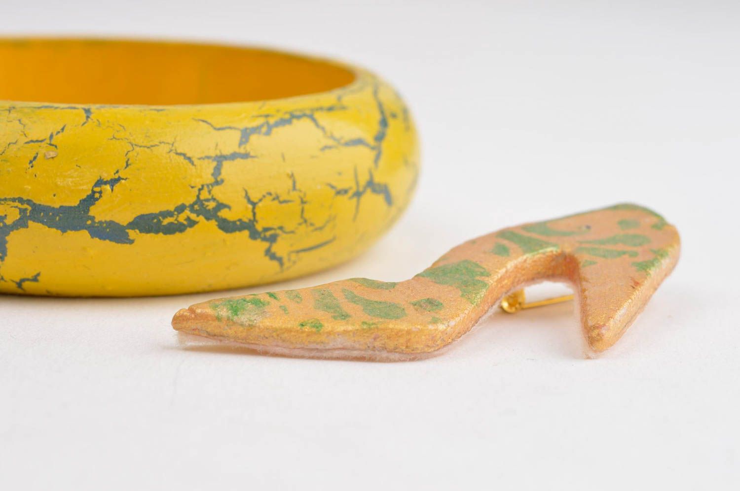 Broche chaussure Bracelet jaune faits main 2 pièces design Accessoires femme photo 4