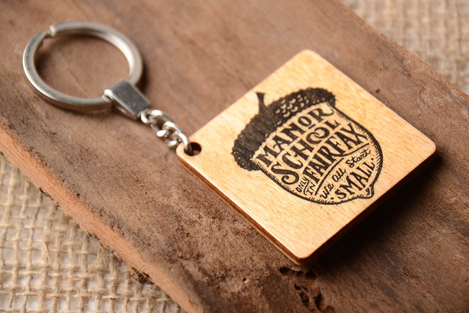 Porte-clé en bois Porte-clef fait main carré en contreplaqué Cadeau original photo 1