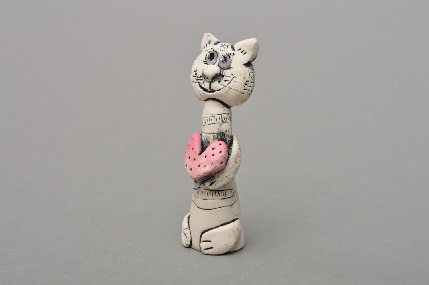 Handmade decorative porcelain stauette of cat painted with glaze and acrylics photo 1