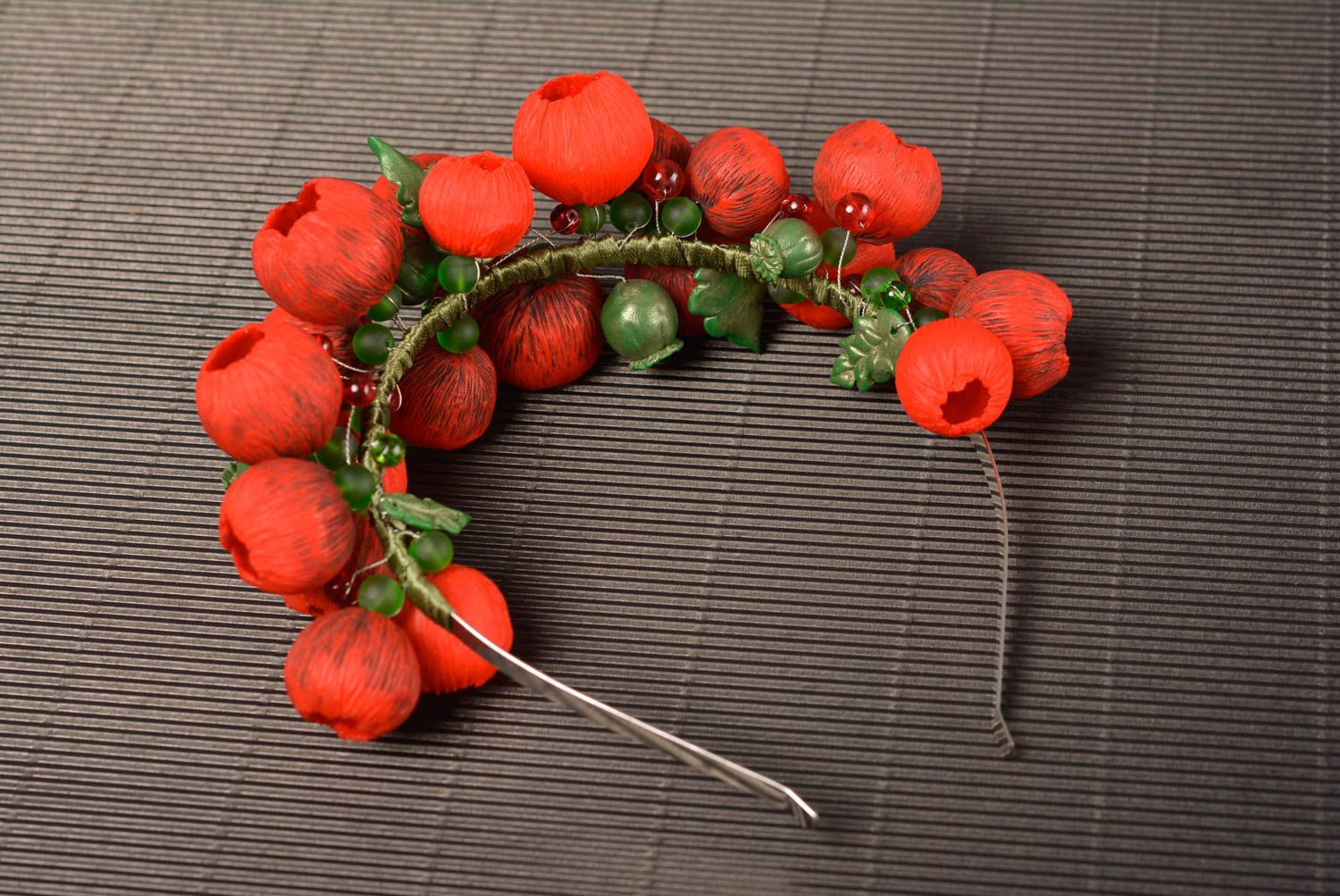 Serre-tête Fleurs rouges en pâte polymère perles de verre accessoire fait main photo 2