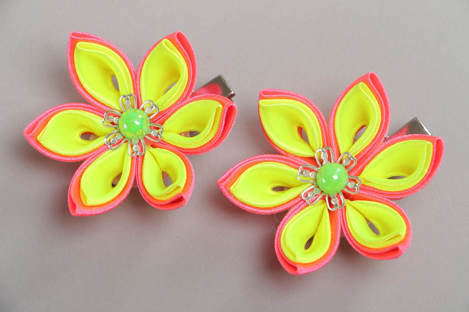 Set of bright handmade kanzashi flower hair clips for children 2 pieces photo 2
