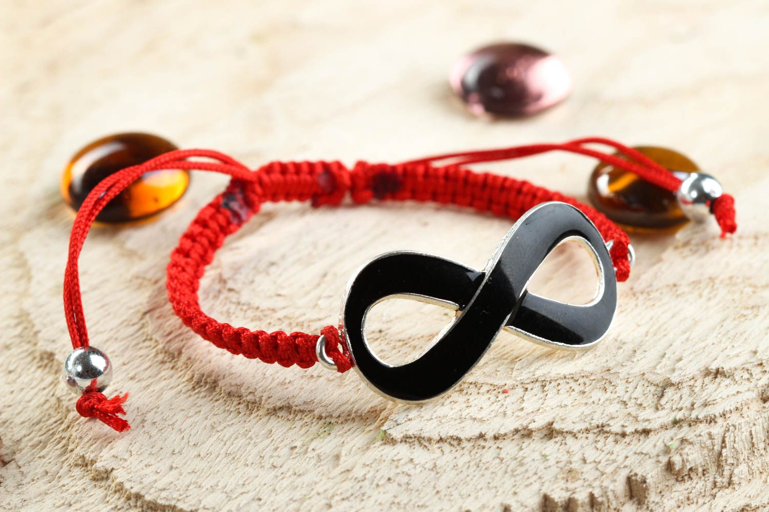 Bracelet en fils Bijou fait main infini design fin rouge Accessoire femme photo 1