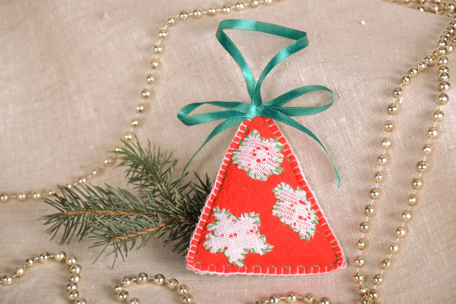 Brinquedo de Natal artesanal costurado de fleece edecorado com rendas artesanais foto 1