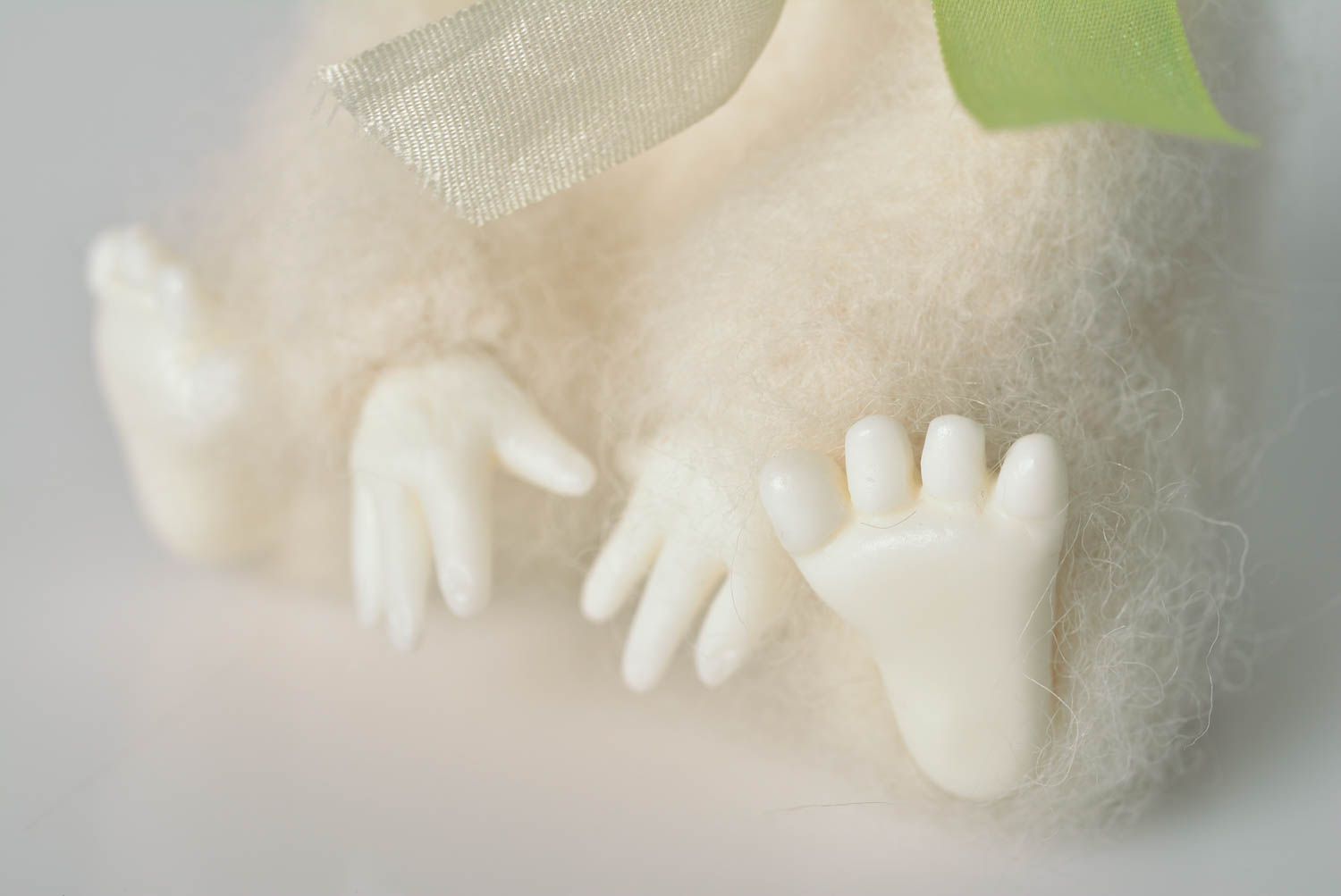 Figurine singe fait main Jouet miniature Déco maison doux en laine feutrée photo 3