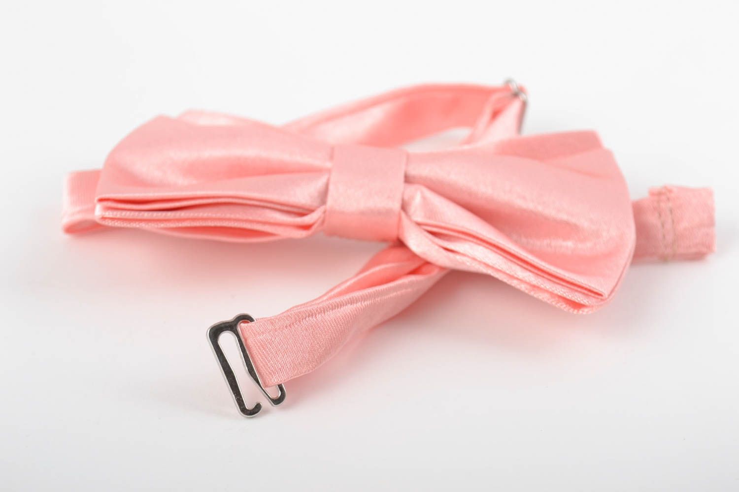 Галстук-бабочка из ткани ручной работы нежного розового цвета красивый фото 4