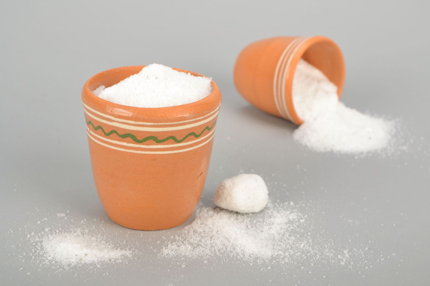 Large ceramic salt pot photo 1