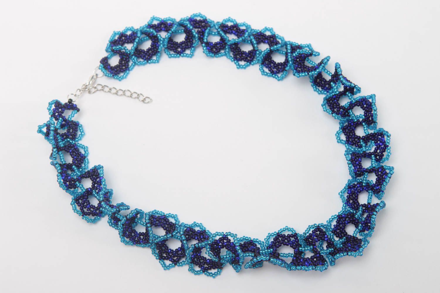 Ожерелье из бисера ручной работы красивое женское в синих тонах авторское фото 2