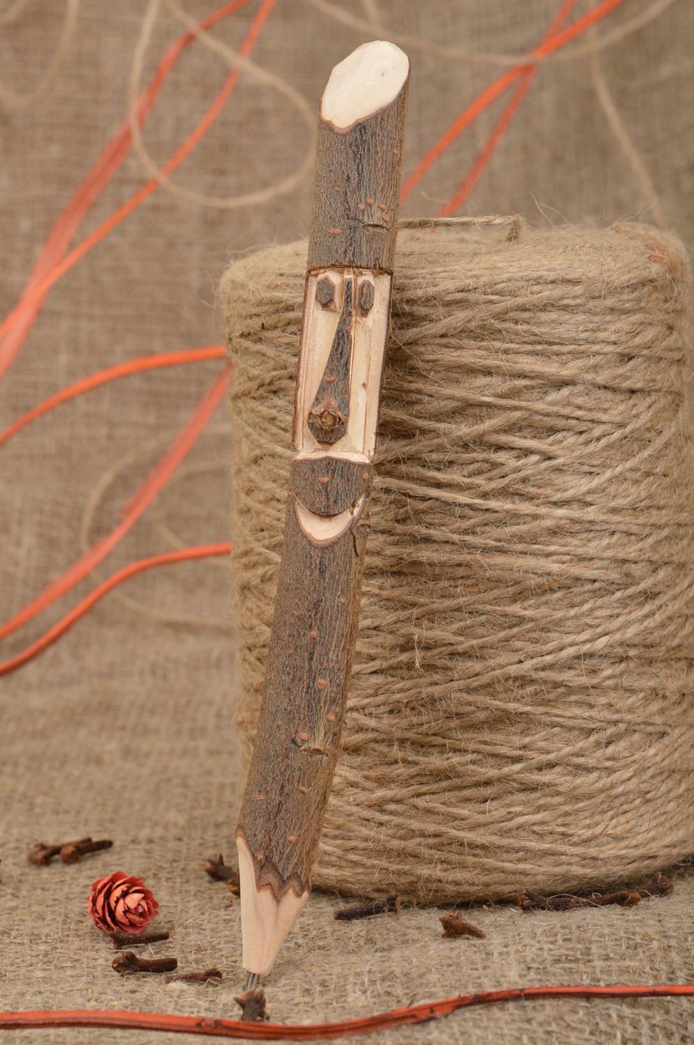 Handmade geschnitzter Kugelschreiber aus Holz mit Mine lächelnder Opa Souvenir foto 1