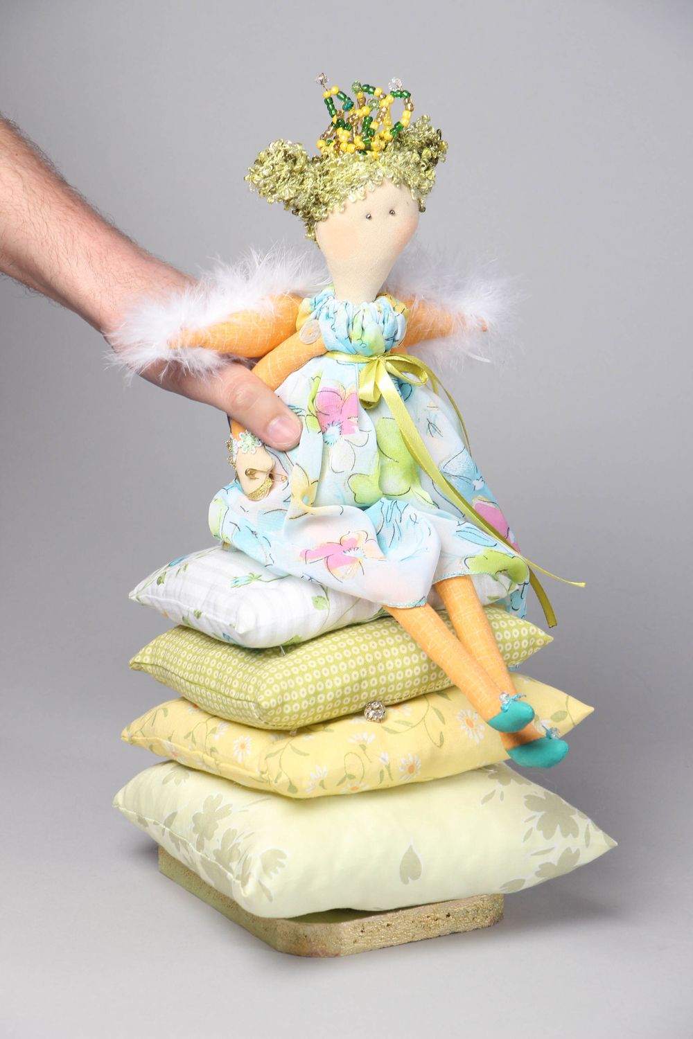 Jouet décoratif en tissu fait main Princesse au petit pois photo 4