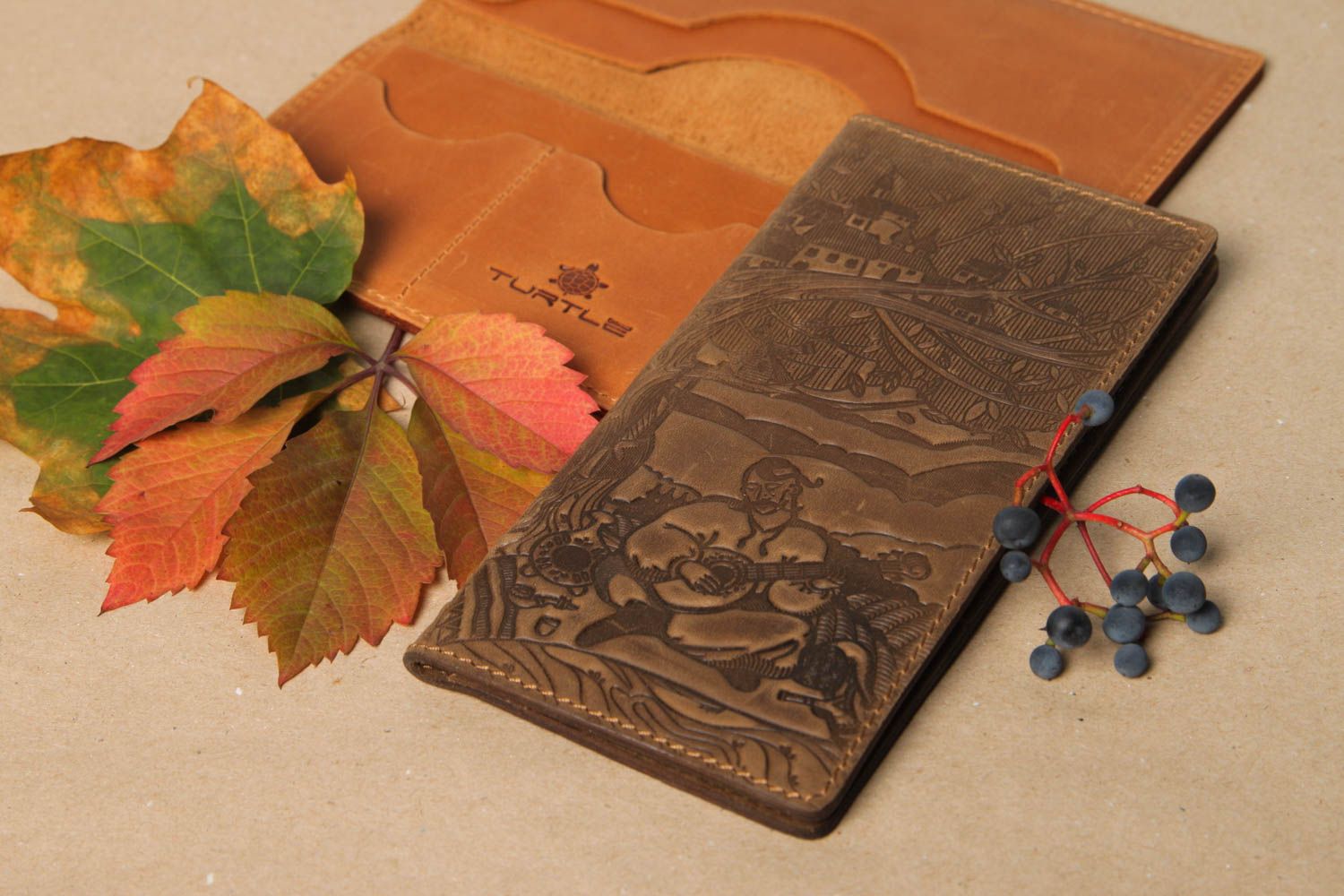 Cartera de cuero hecha a mano con ornamento regalo original accesorio artesanal  foto 1