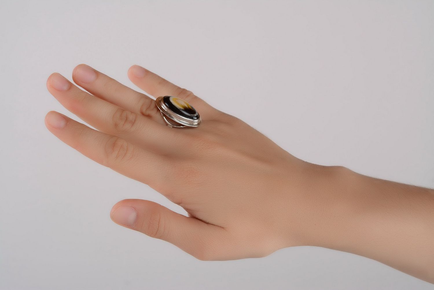 Ring aus Silber mit Kuhhorn foto 2