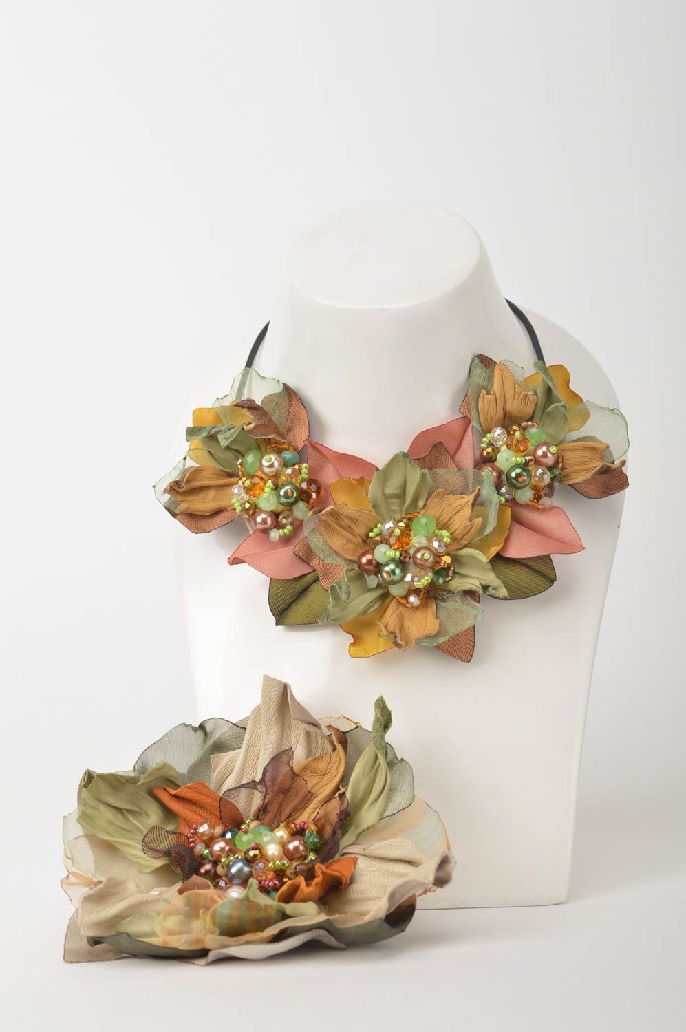 Broche barrette Collier fait main grandes fleurs en cuir Cadeau pour femme photo 1