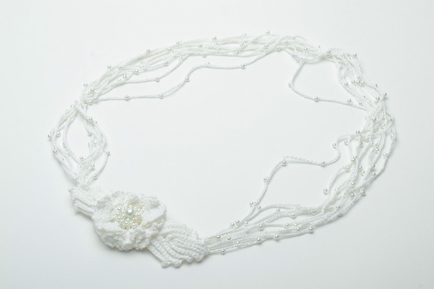 Handmade white crochet necklace with beads photo 2