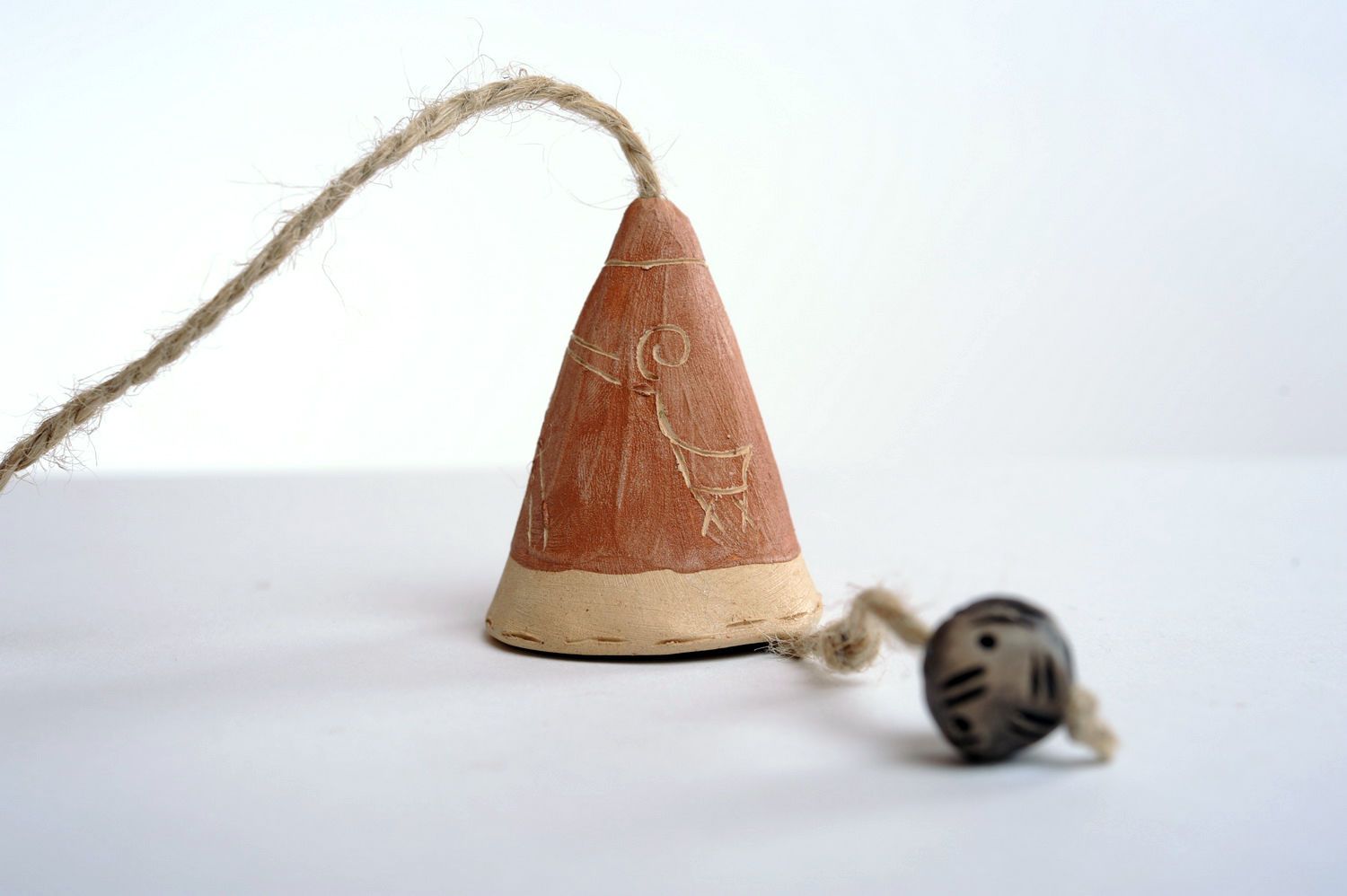 Bell-pendant of clay photo 1