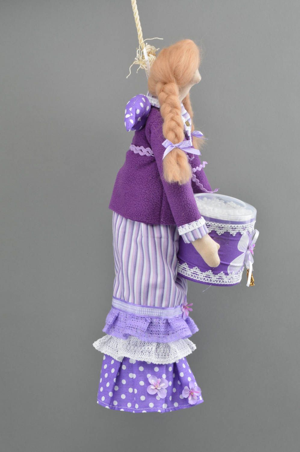 Тканевая кукла подвеска держатель для ватных палочек Хранительница сиреневая фото 2