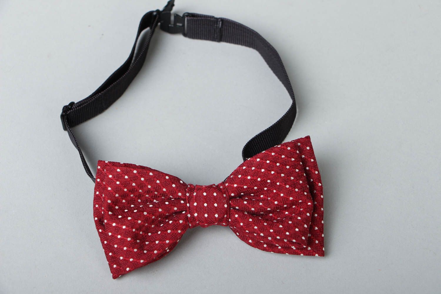 Elegant claret bow tie with dots photo 1