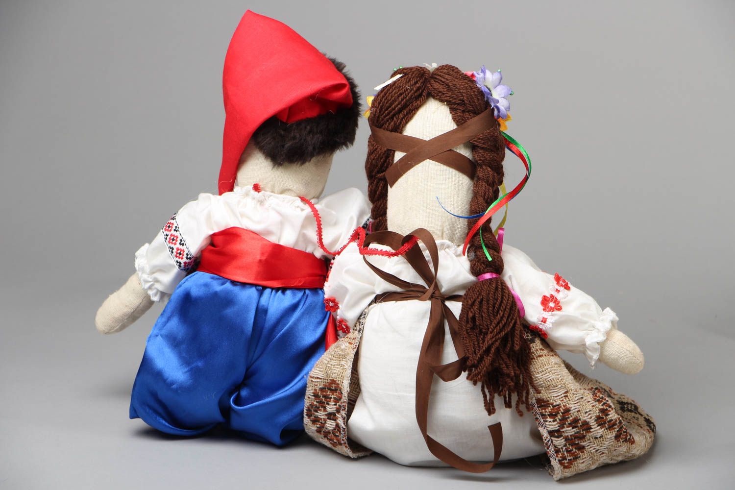 Дизайнерские игрушки из ткани в украинских костюмах фото 3