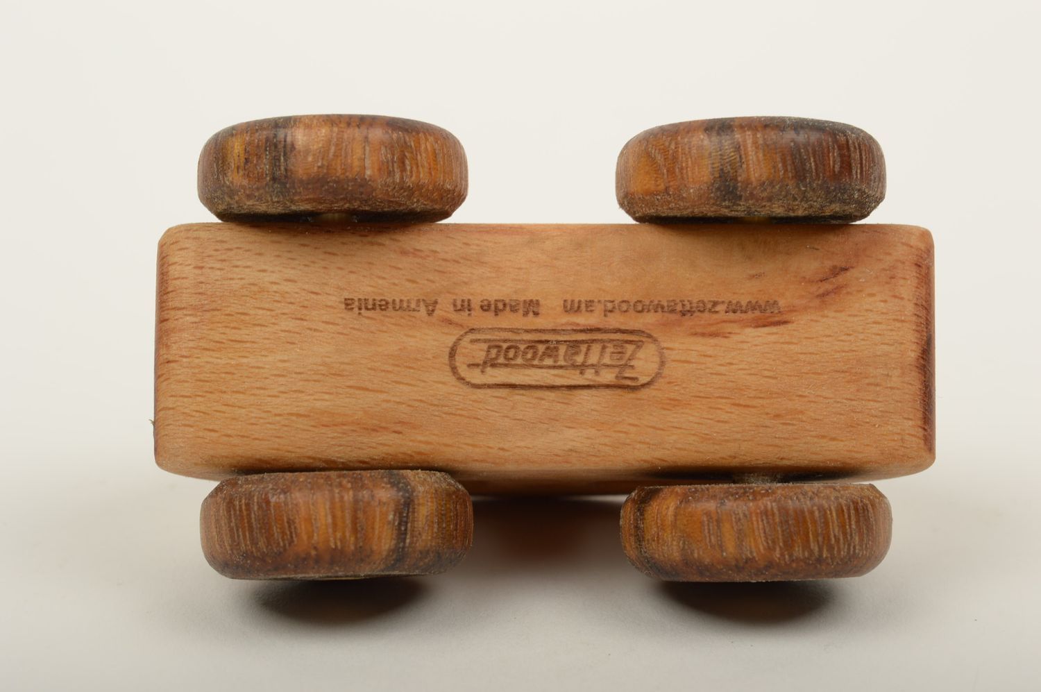 Jouet voiture en bois naturel fait main design original Cadeau pour enfant photo 5