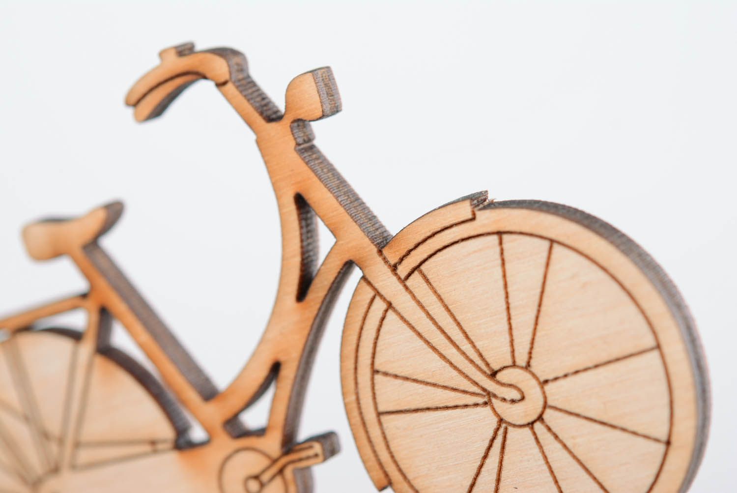 Vélo en bois à décorer en forme de bicyclette photo 5