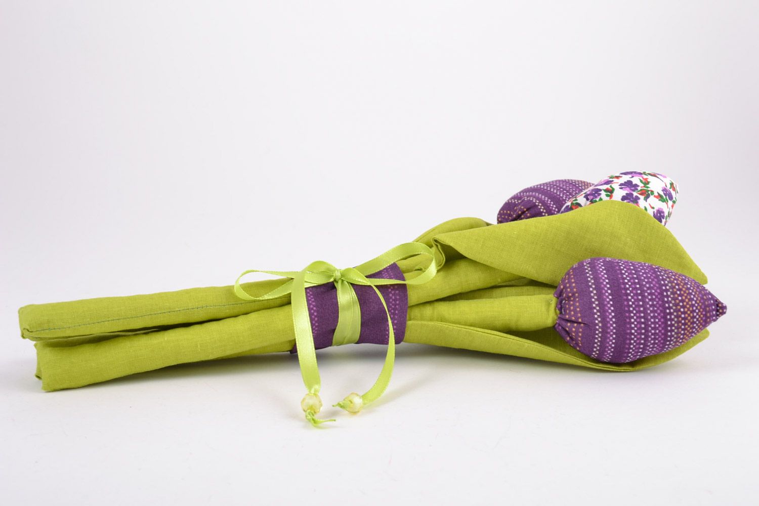 Красочный букет тюльпанов из ткани ручной работы 5 штук сиреневые фото 4