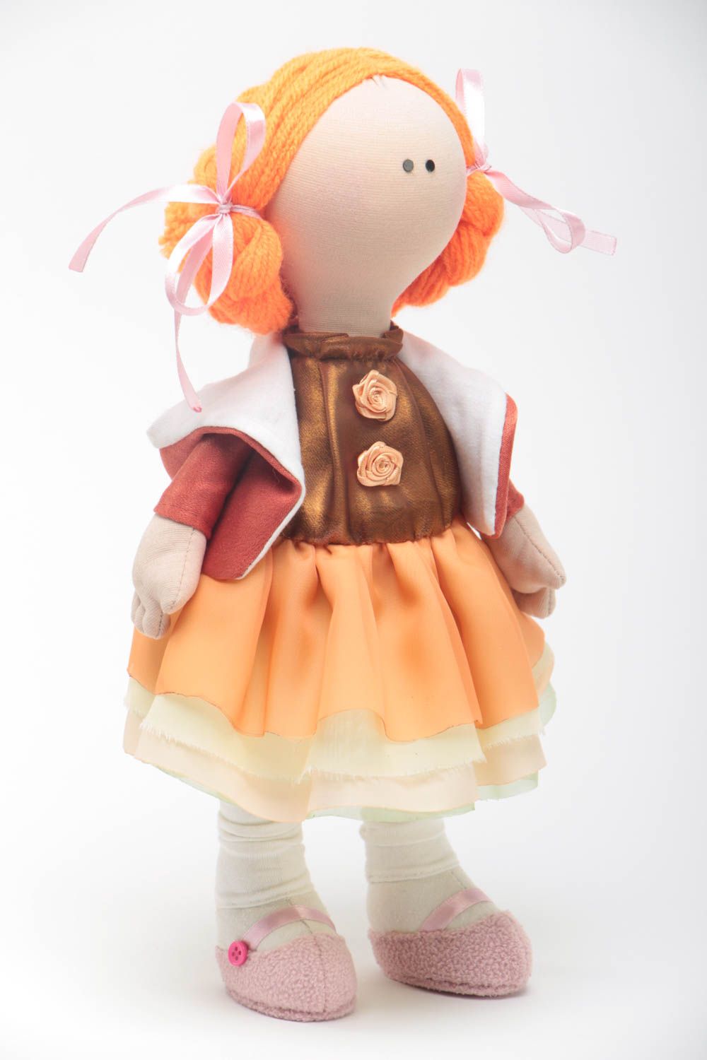 Авторская тканевая кукла ручной работы в оранжевом платье и красной курточке фото 2