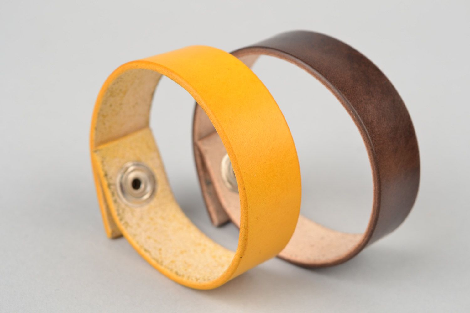 Ensemble de bracelets en cuir larges jaune et brun fait main unisexe 2 pièces photo 1