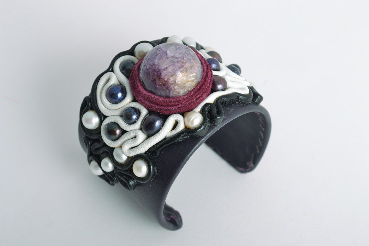 Beautiful massive handmade leather wrist bracelet with amethyst and natural pearl photo 5